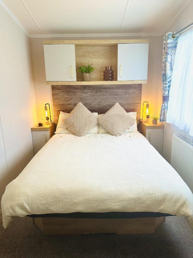 The Hideaway Villa Scarborough Bagian luar foto