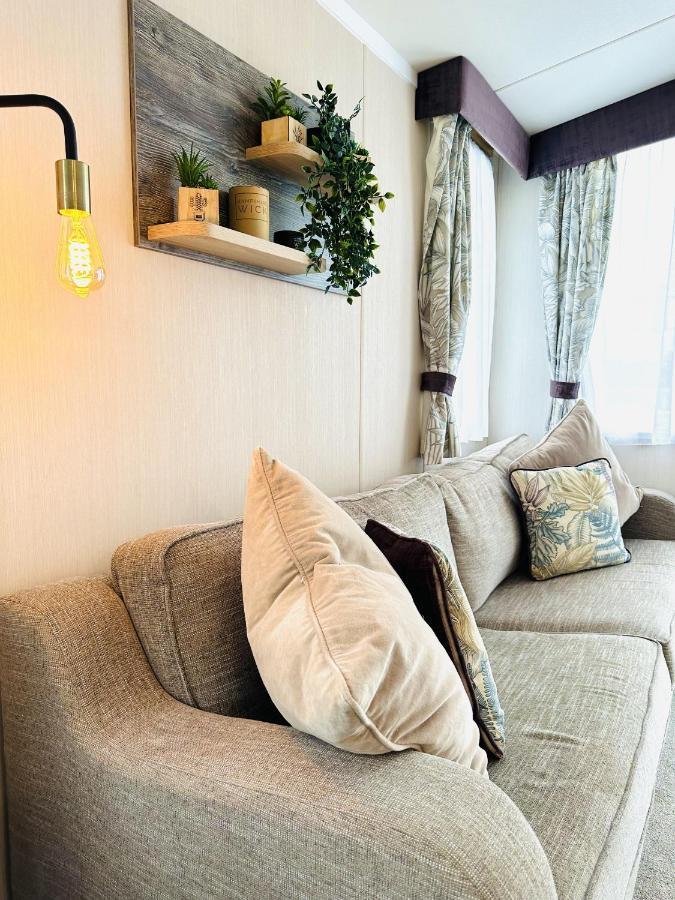 The Hideaway Villa Scarborough Bagian luar foto